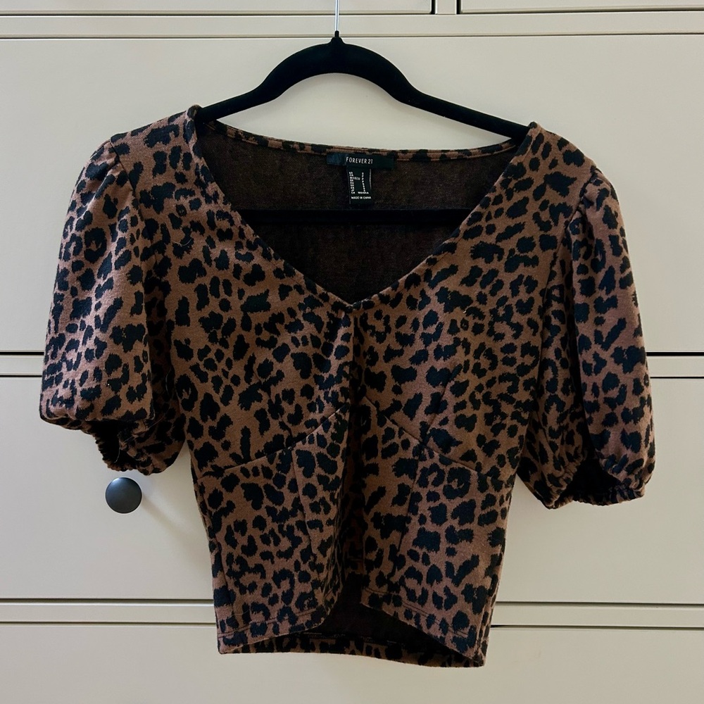 Leopard Print Puff Sleeve Top